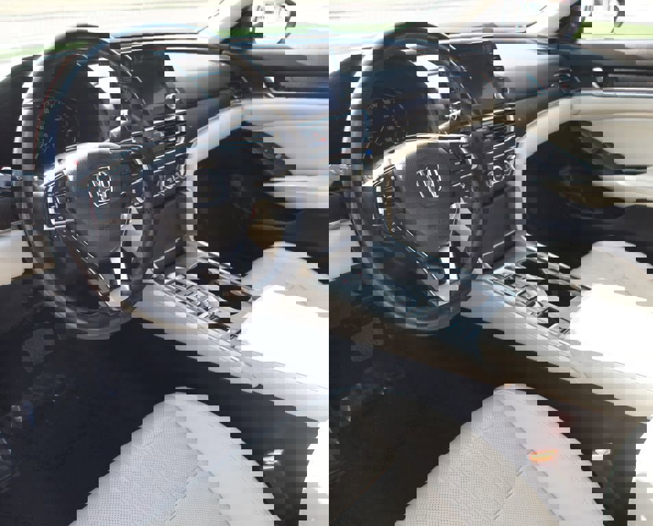 Used 2019 Honda Accord Touring image 14