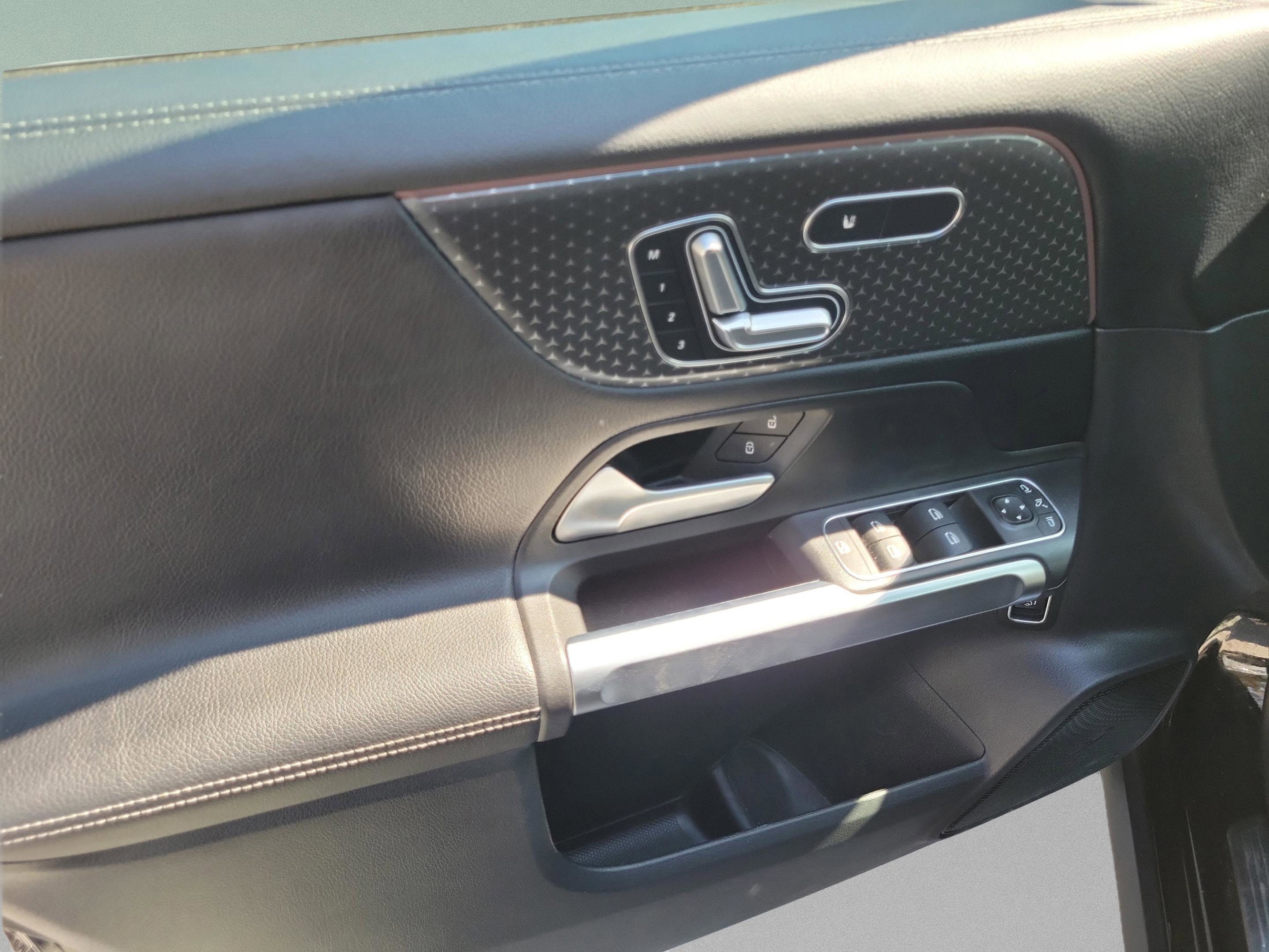 Used 2024 Mercedes-Benz GLB 250 image 13