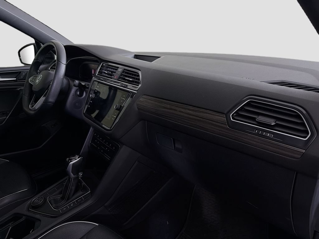 Used 2024 Volkswagen Tiguan SEL R-Line AWD/4WD image 32