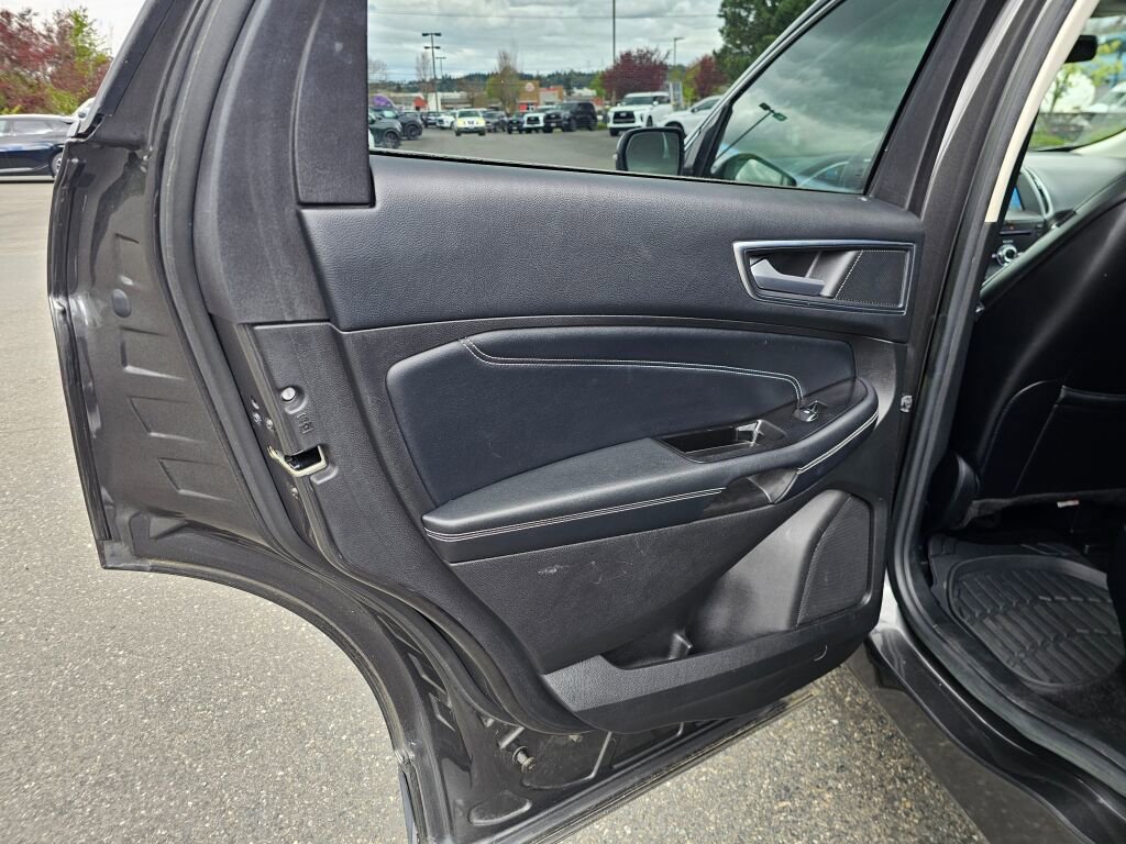 Used 2017 Ford Edge Titanium w/ Technology Package image 19