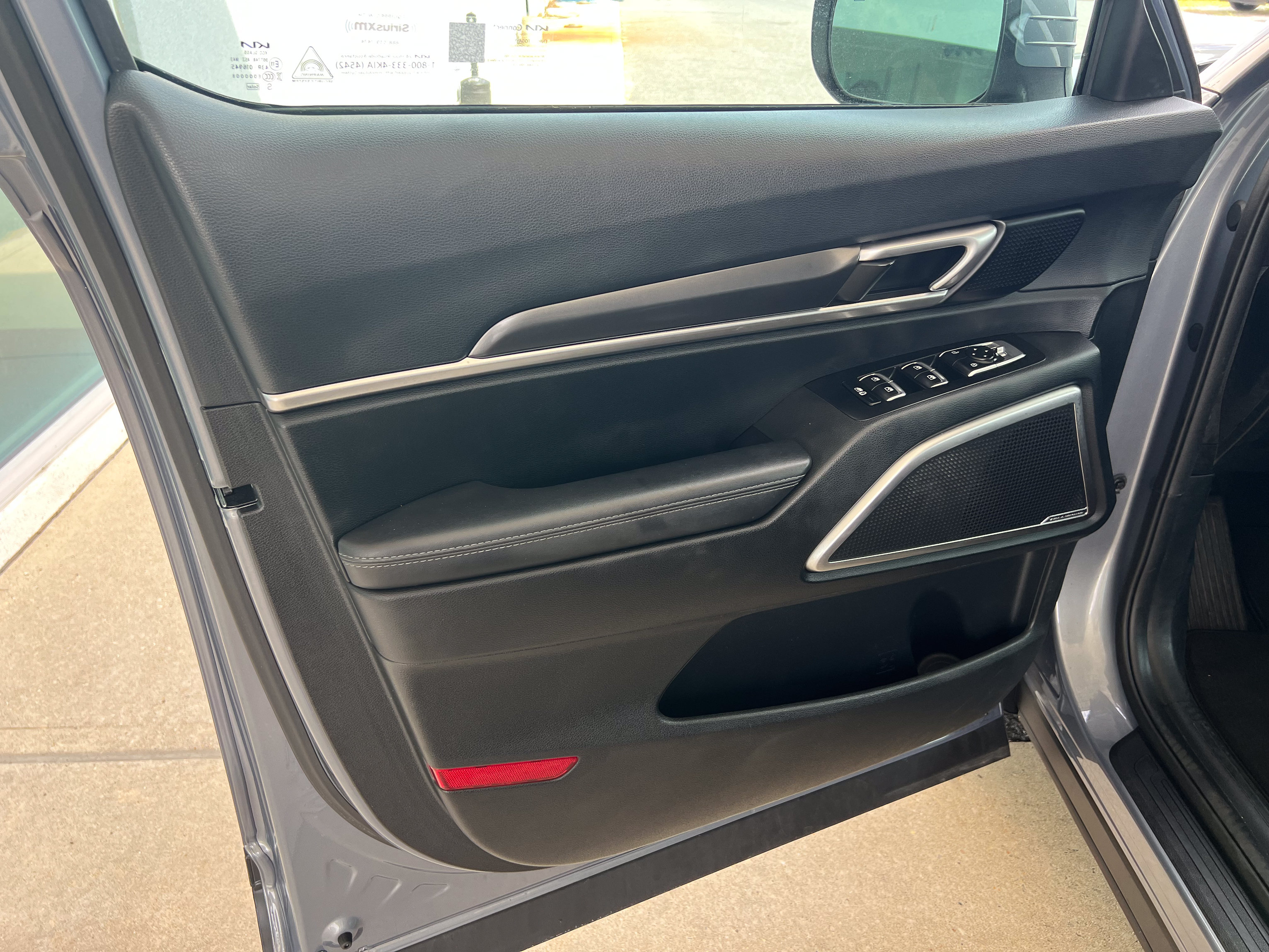 Used 2025 Kia Telluride S FWD image 16