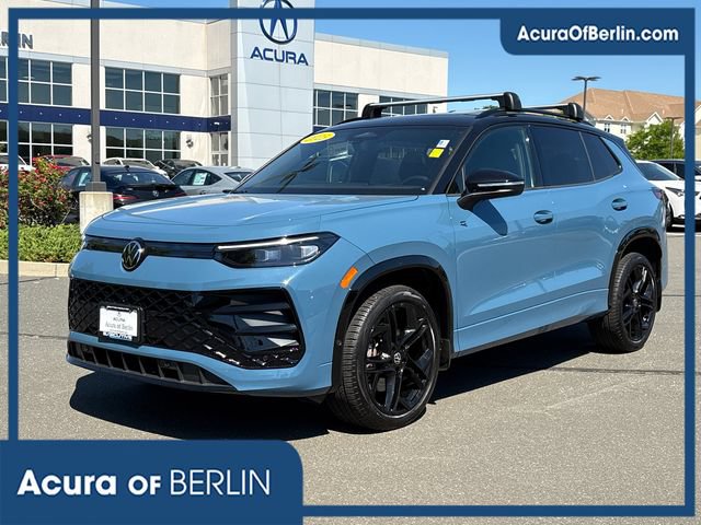 Used 2025 Volkswagen Tiguan SE R-Line AWD/4WD image 1