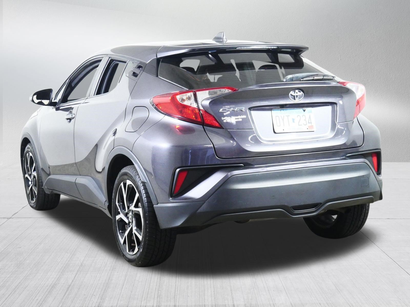 Used 2019 Toyota C-HR XLE FWD image 5