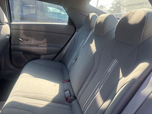 Used 2022 Hyundai Elantra SEL w/ Preferred Accessory Package image 13
