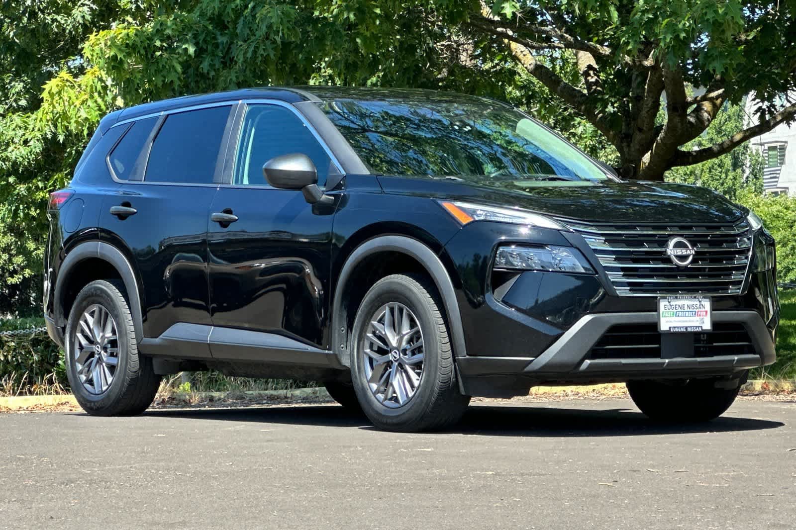 Used 2024 Nissan Rogue S AWD/4WD image 9