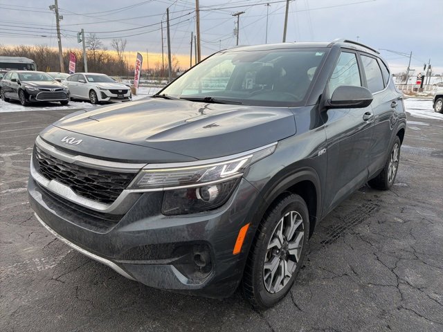 Used 2022 Kia Seltos EX image 3