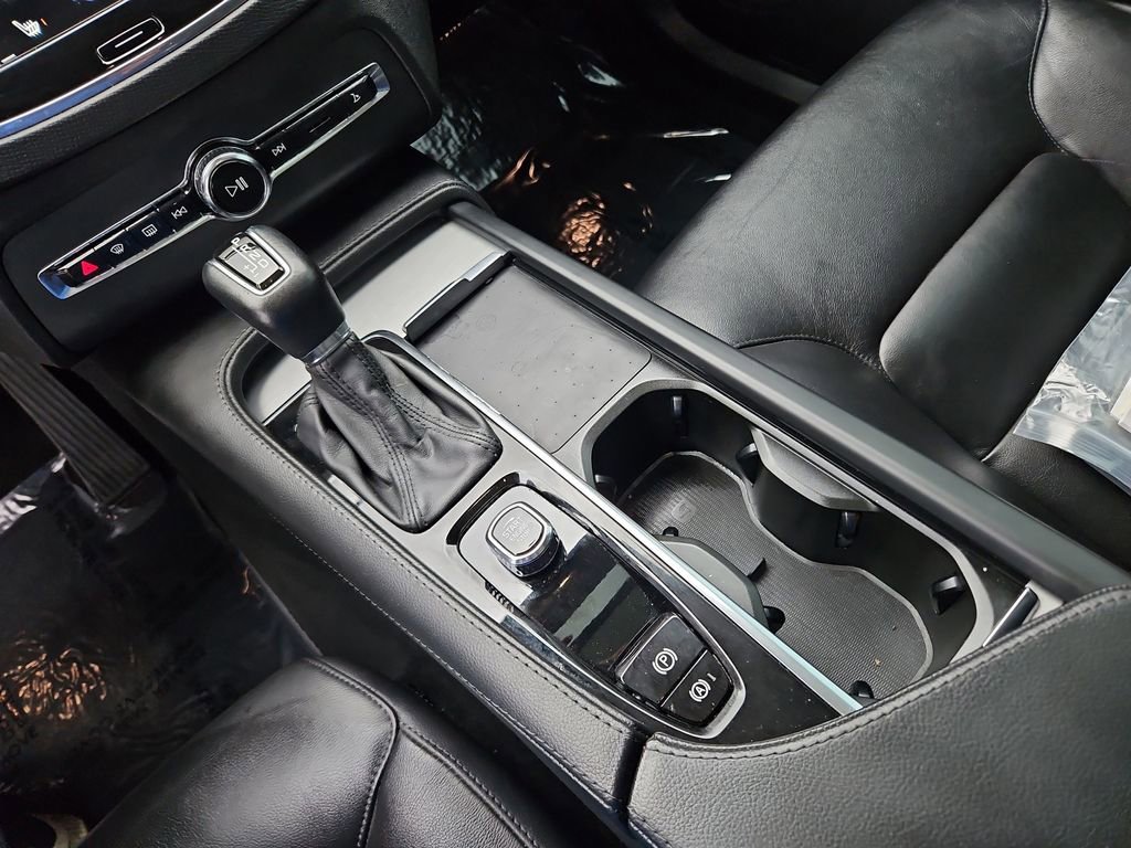 Used 2022 Volvo XC90 T5 Momentum image 20