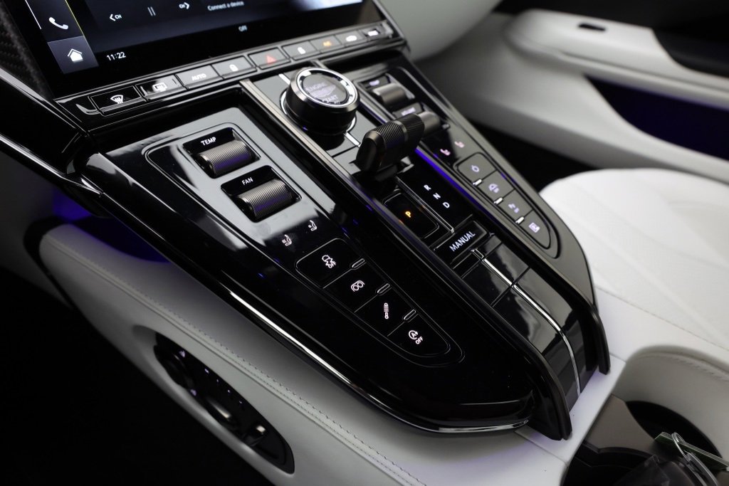 New 2025 Aston Martin V8 Vantage Coupe image 20