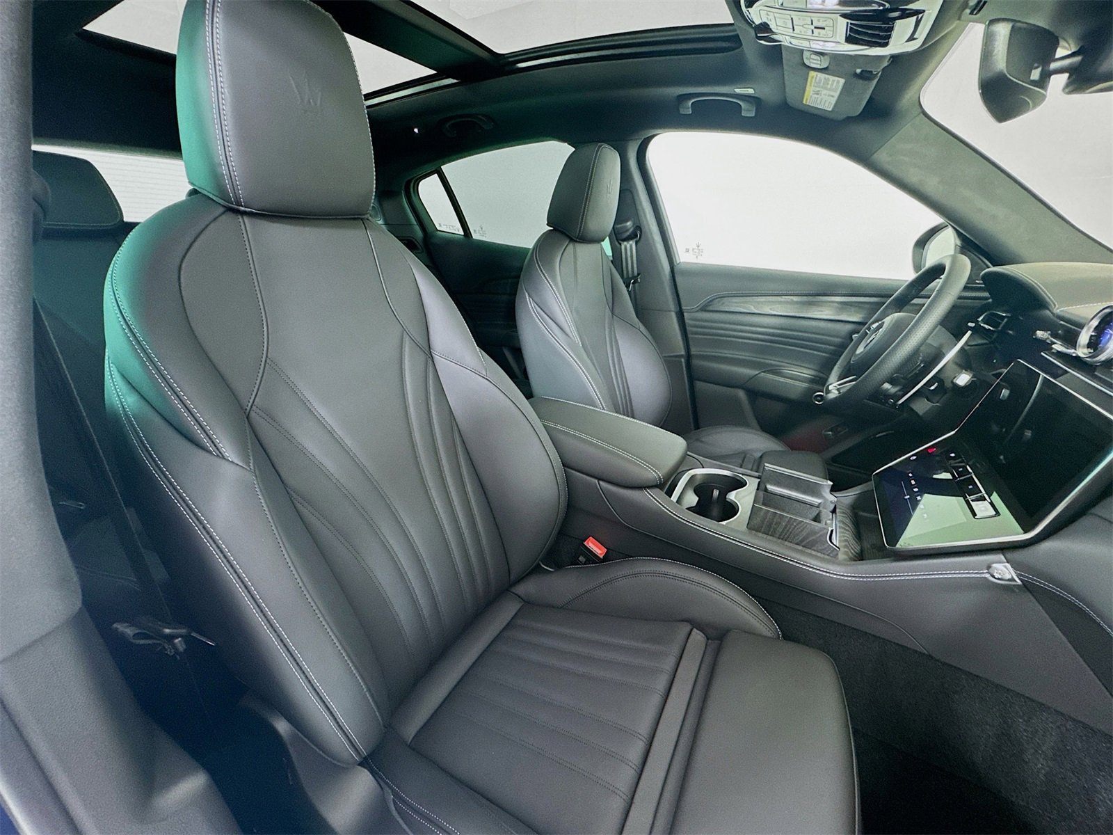 New 2025 Maserati Grecale Modena image 28