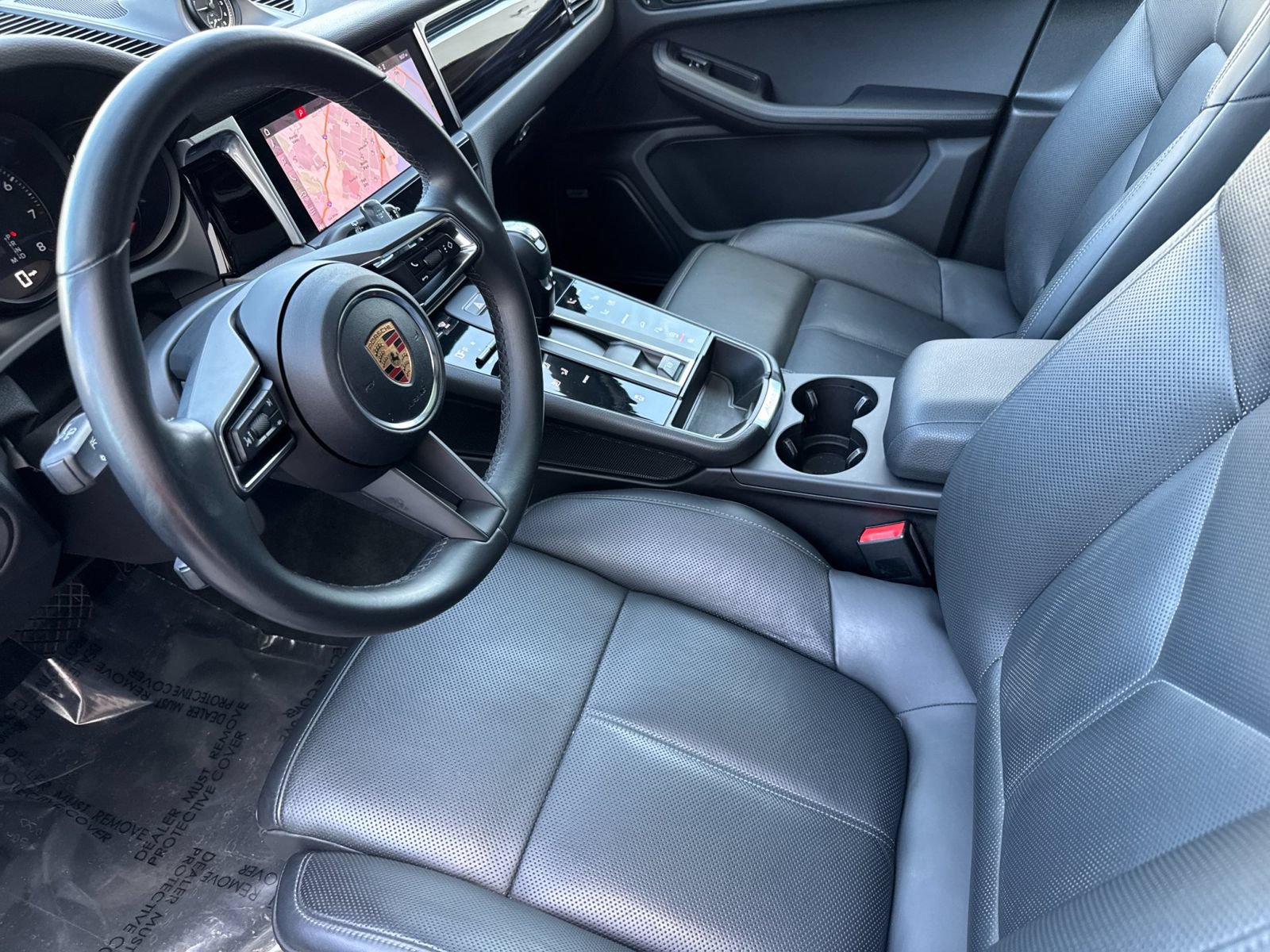 Certified 2022 Porsche Macan AWD/4WD image 4
