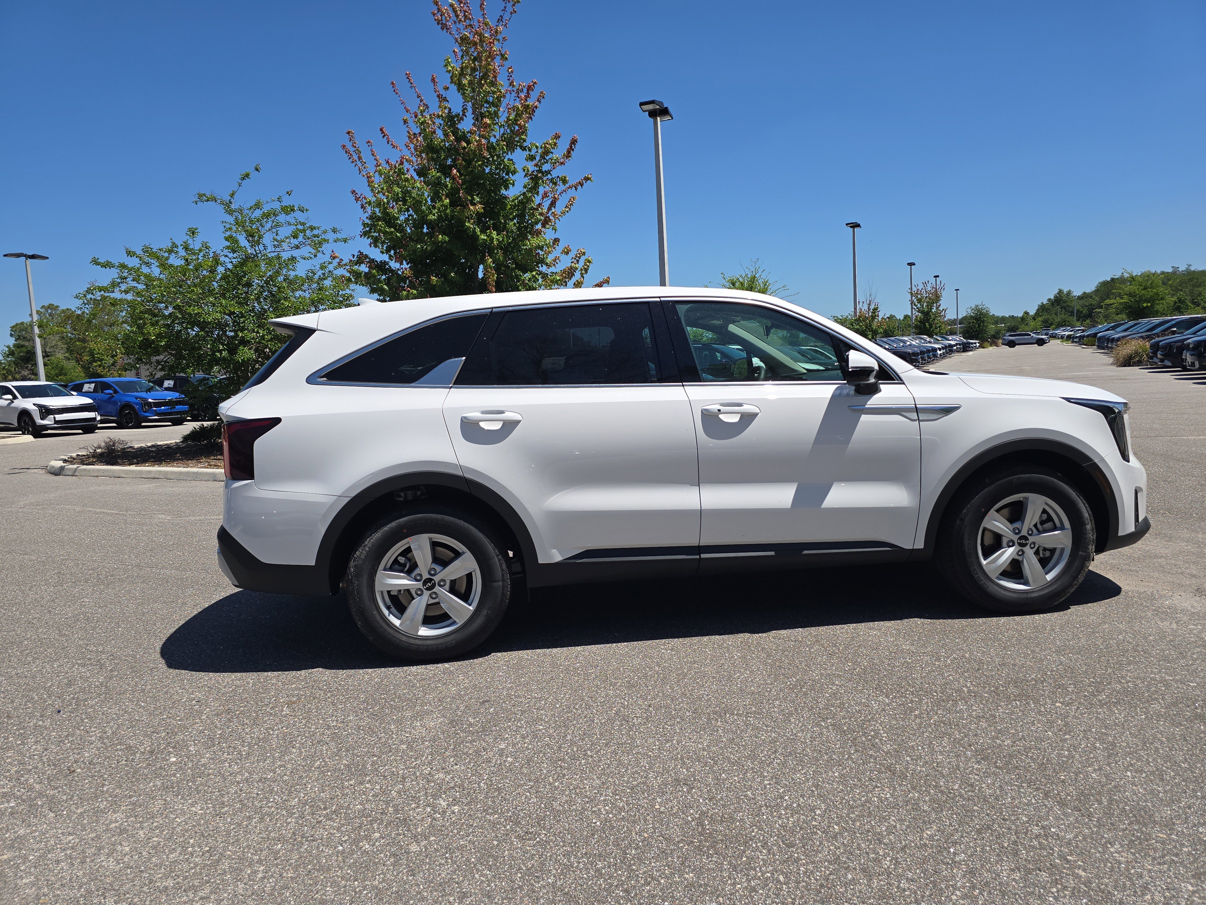 New 2026 Kia Sorento LX FWD image 9