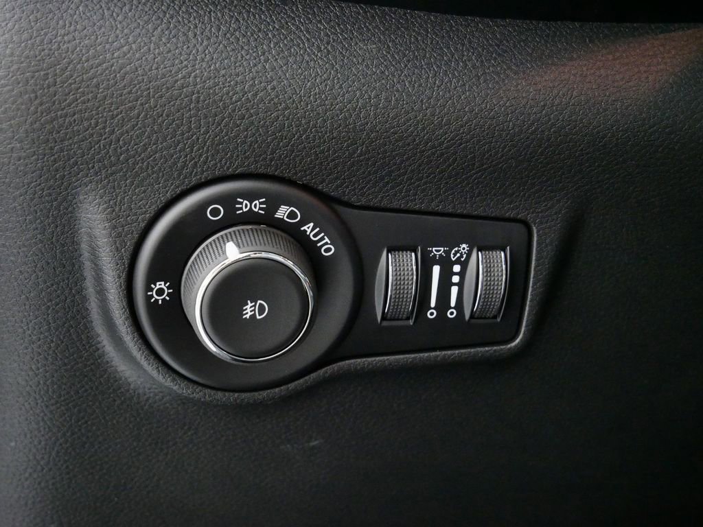 Used 2024 Jeep Compass Latitude image 35