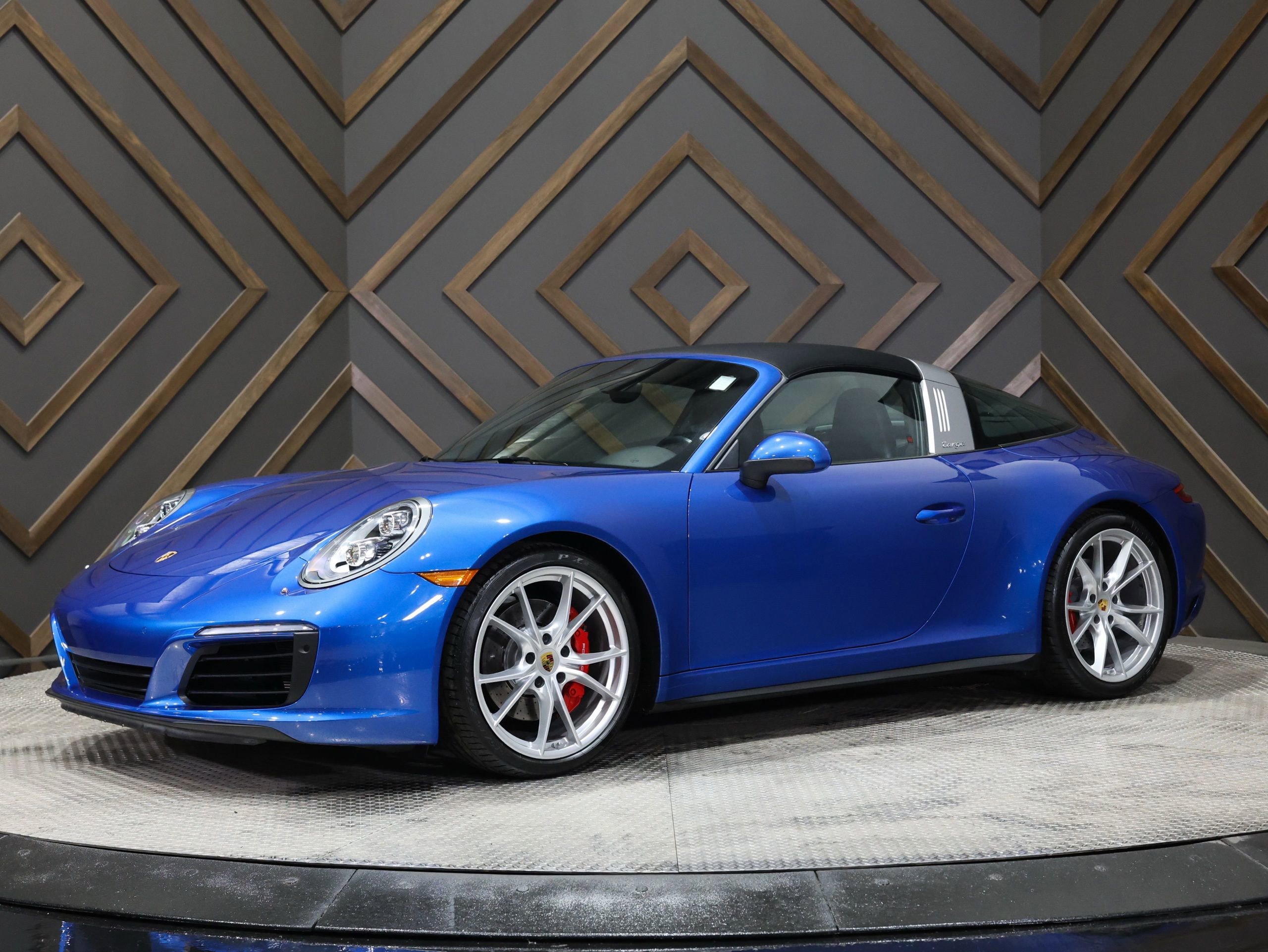 Used 2017 Porsche 911 Targa 4S image 2
