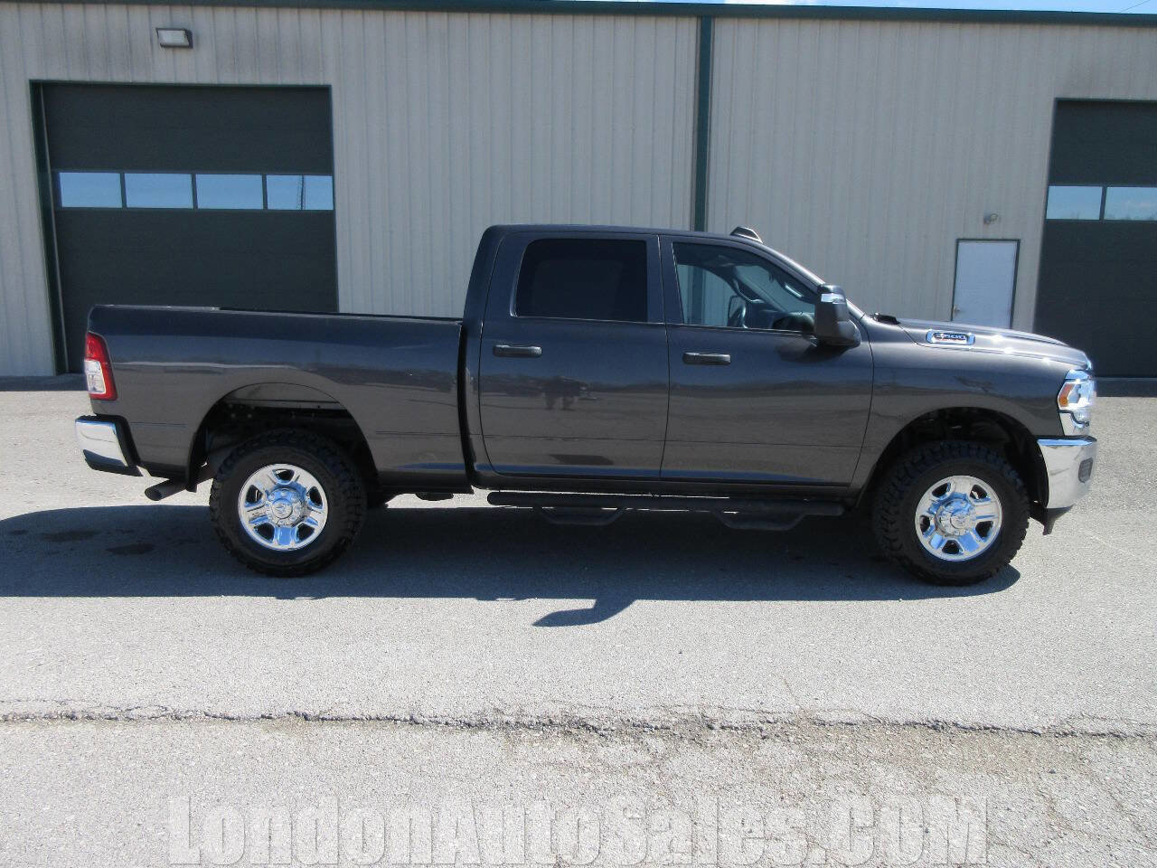 Used 2024 RAM 2500 Tradesman w/ Chrome Appearance Group image 7