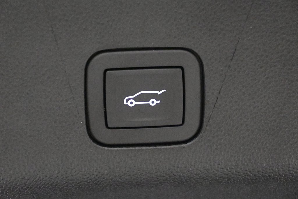Used 2025 GMC Yukon AT4 Ultimate w/ LPO, Floor Liner Package AWD/4WD image 34