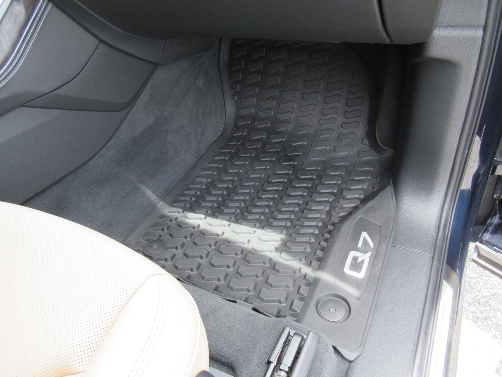 Used 2025 Audi Q7 3.0T Premium Plus AWD/4WD image 32