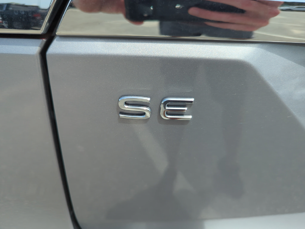 Used 2024 Volkswagen Atlas SE FWD image 22