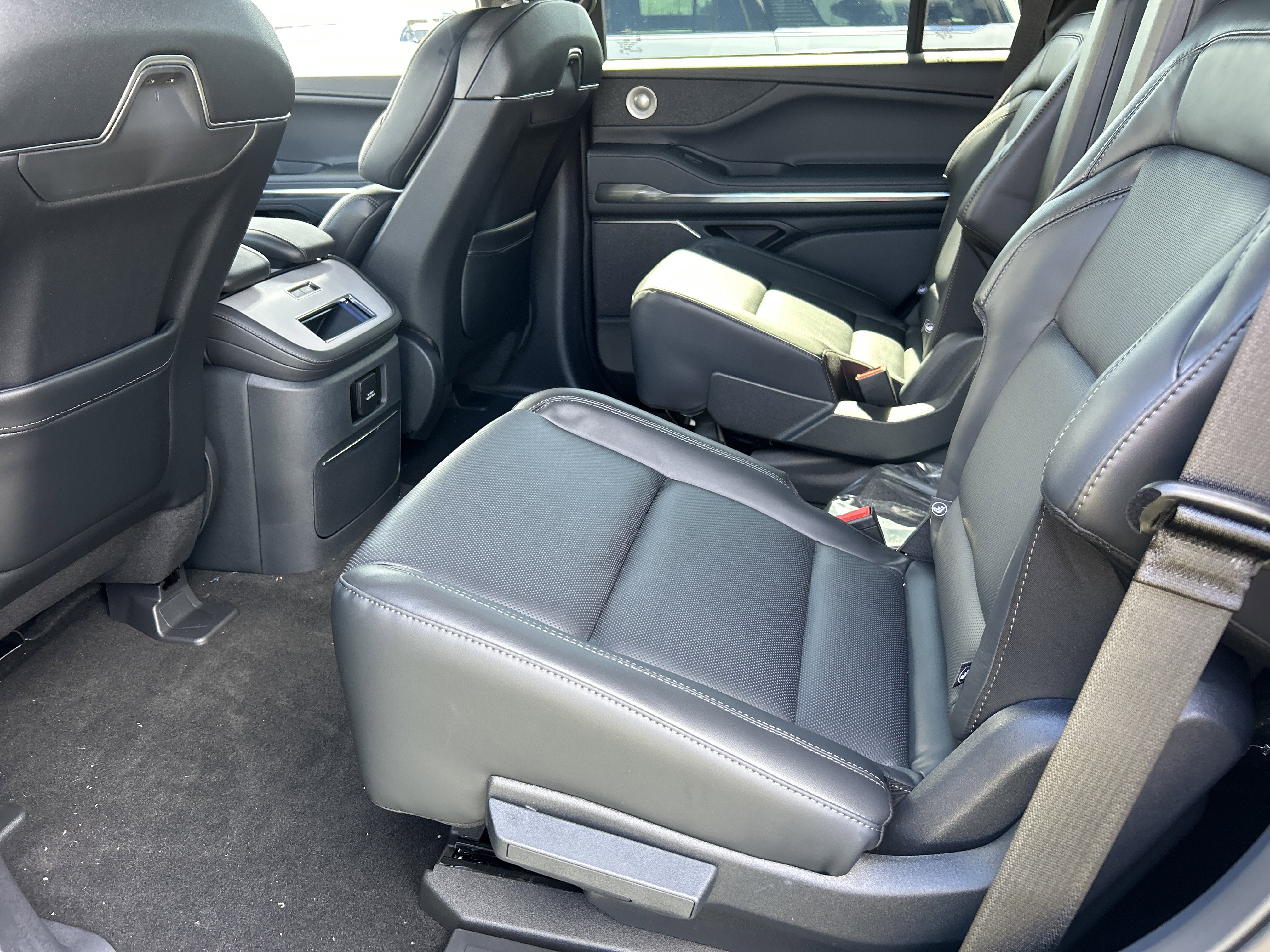 New 2025 Lincoln Navigator Reserve w/ Jet Appearance Package AWD/4WD image 7