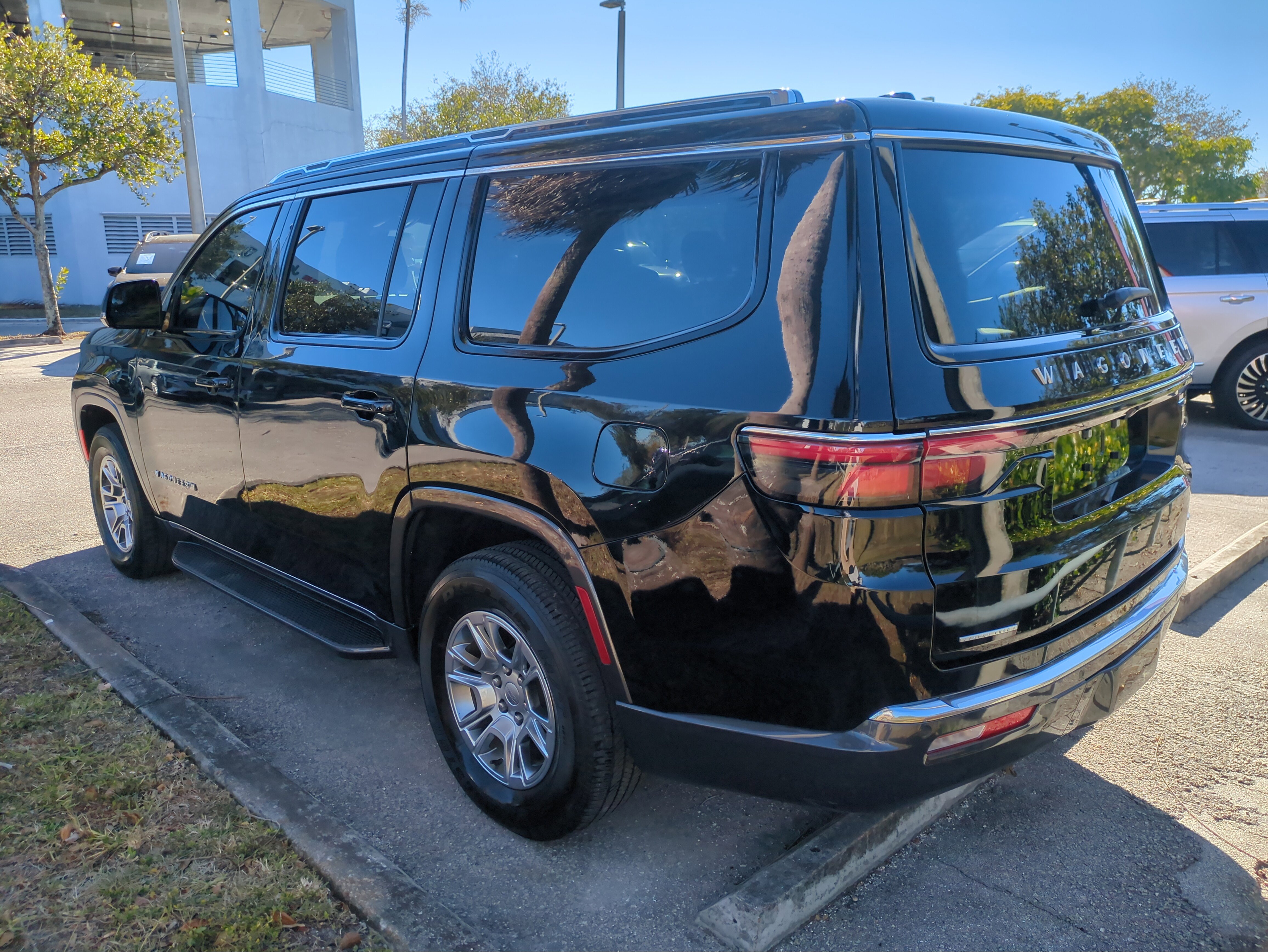 Certified 2022 Jeep Wagoneer Series I image 7