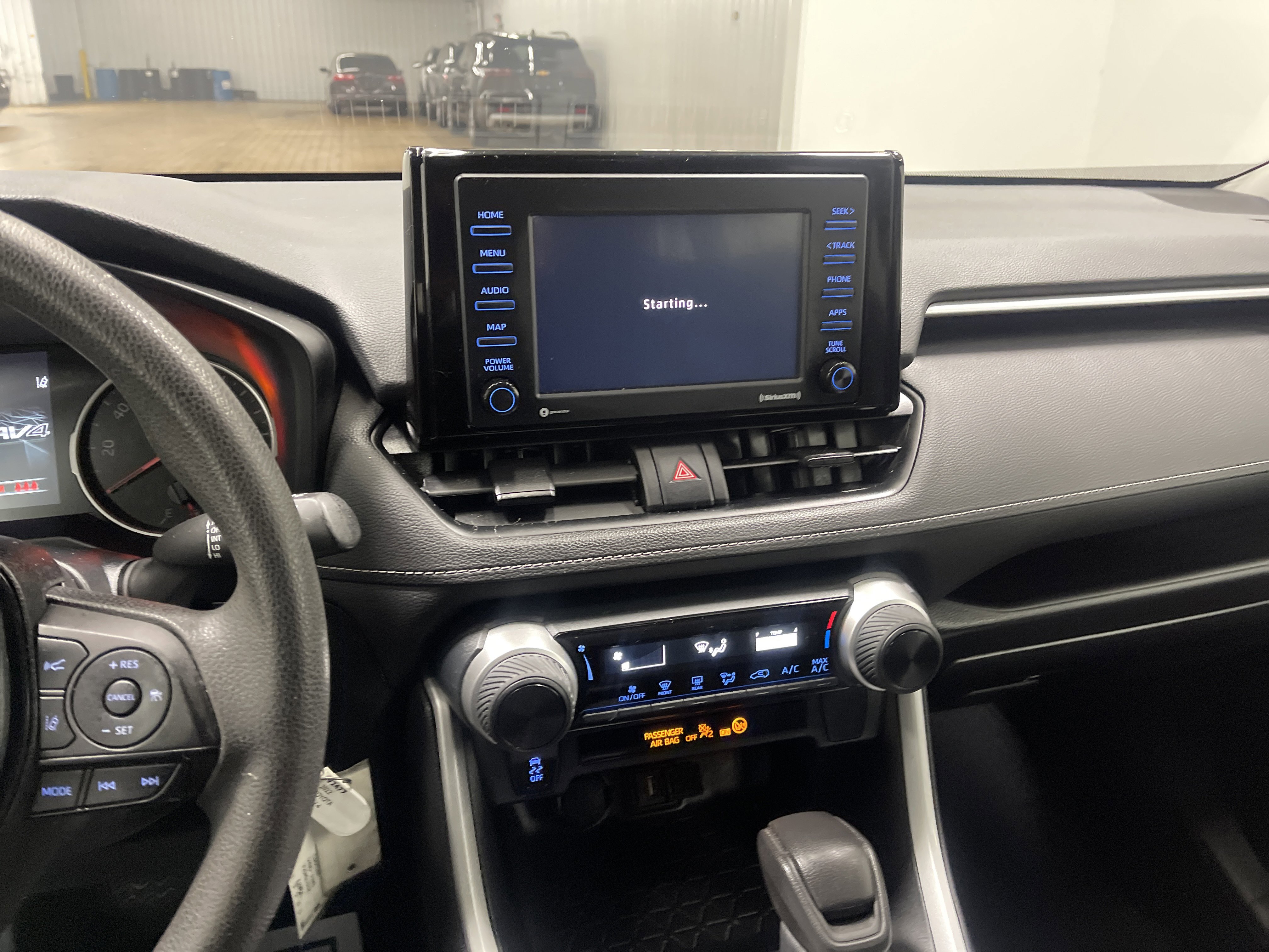 Used 2022 Toyota RAV4 LE image 30