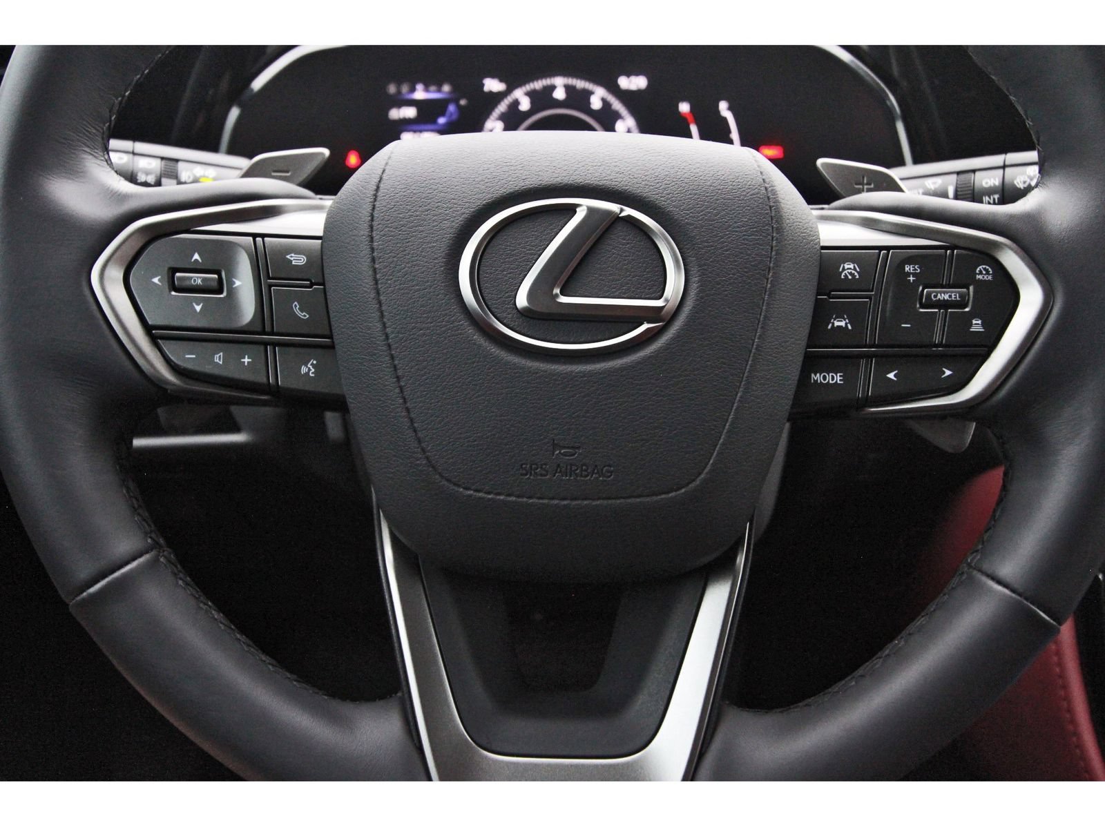 Used 2025 Lexus NX 250 FWD w/ Towing Package (2000 Lbs) image 17