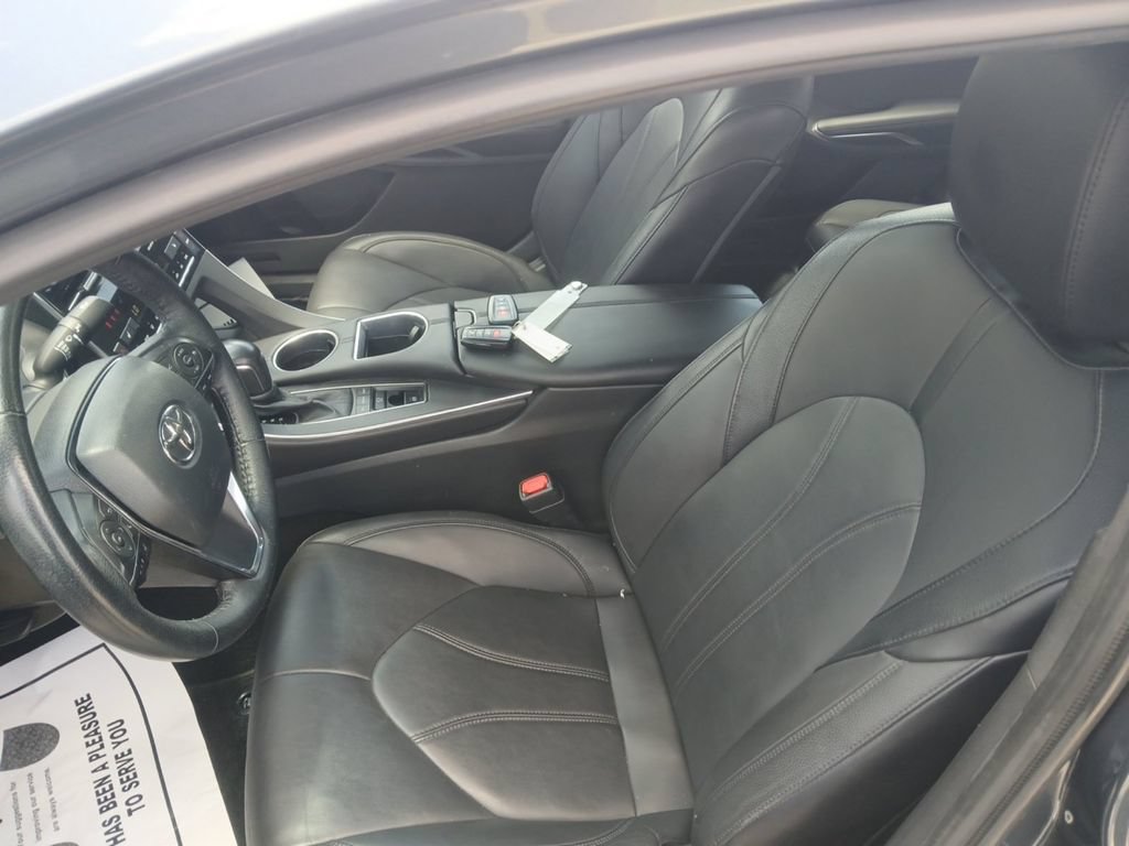 Used 2022 Toyota Avalon XLE FWD image 32