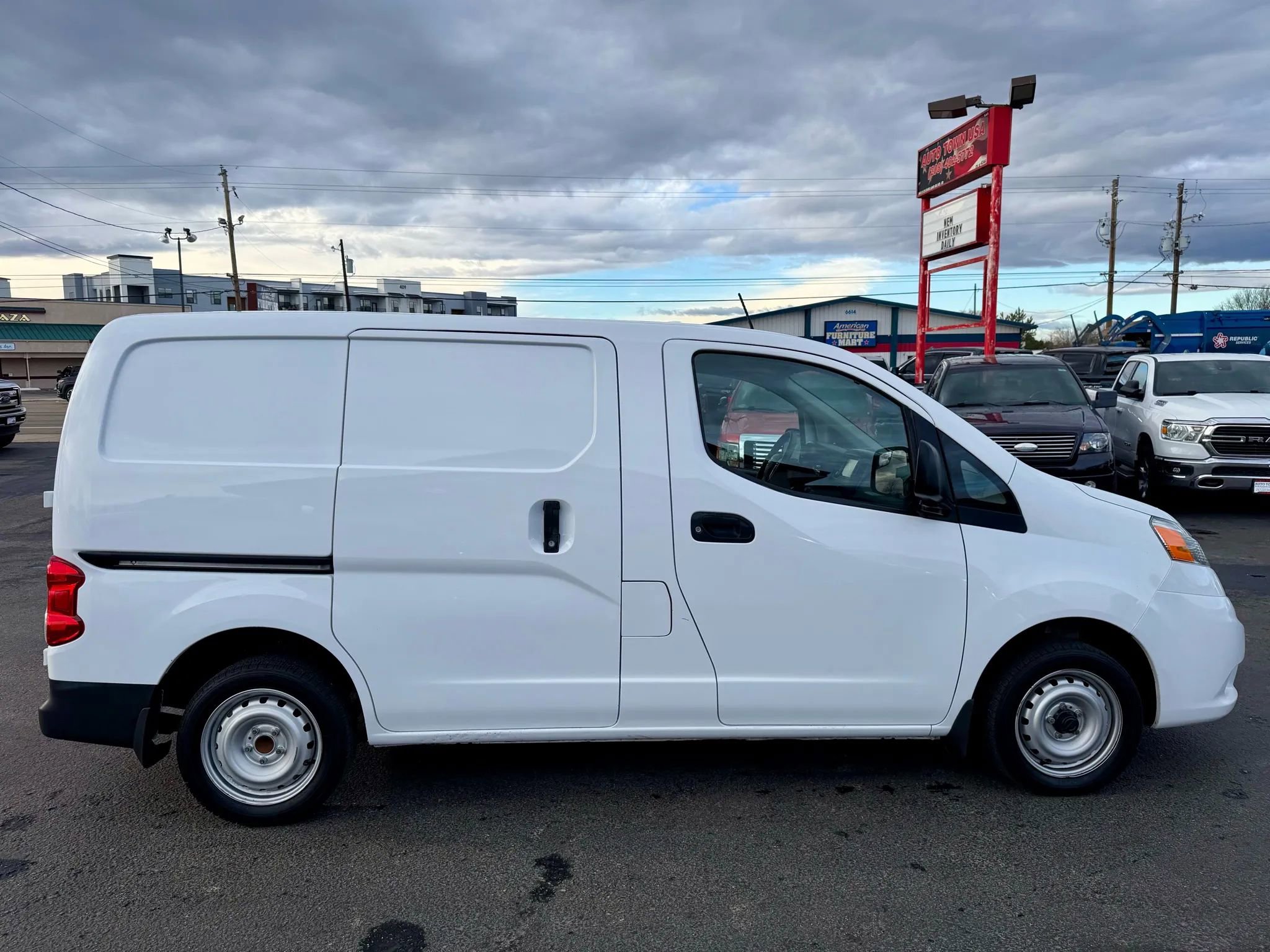 Used 2020 Nissan NV200 S FWD image 15