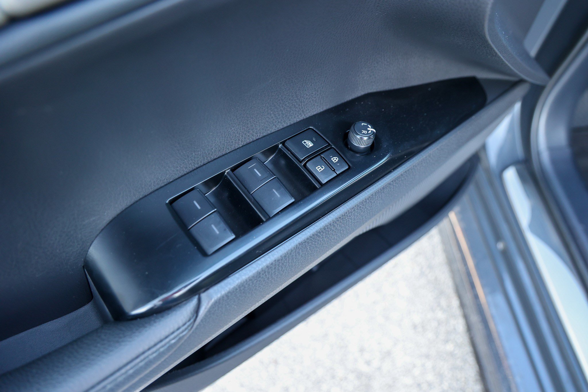 Used 2025 Toyota Camry XSE FWD image 32
