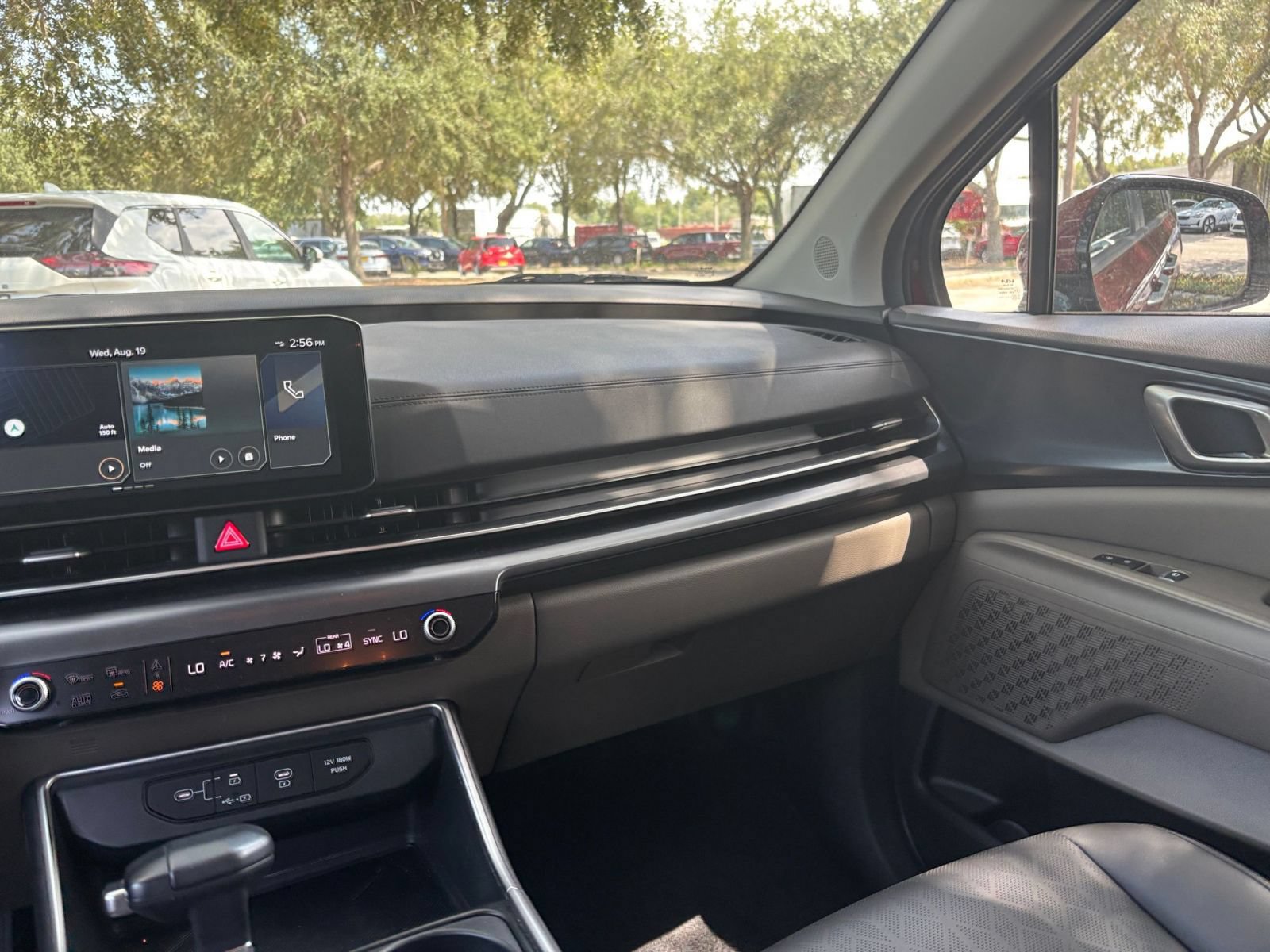 Used 2026 Kia Carnival FWD image 38