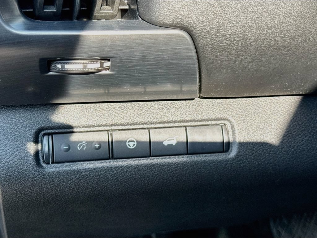 Used 2025 Nissan Pathfinder SL AWD/4WD image 10