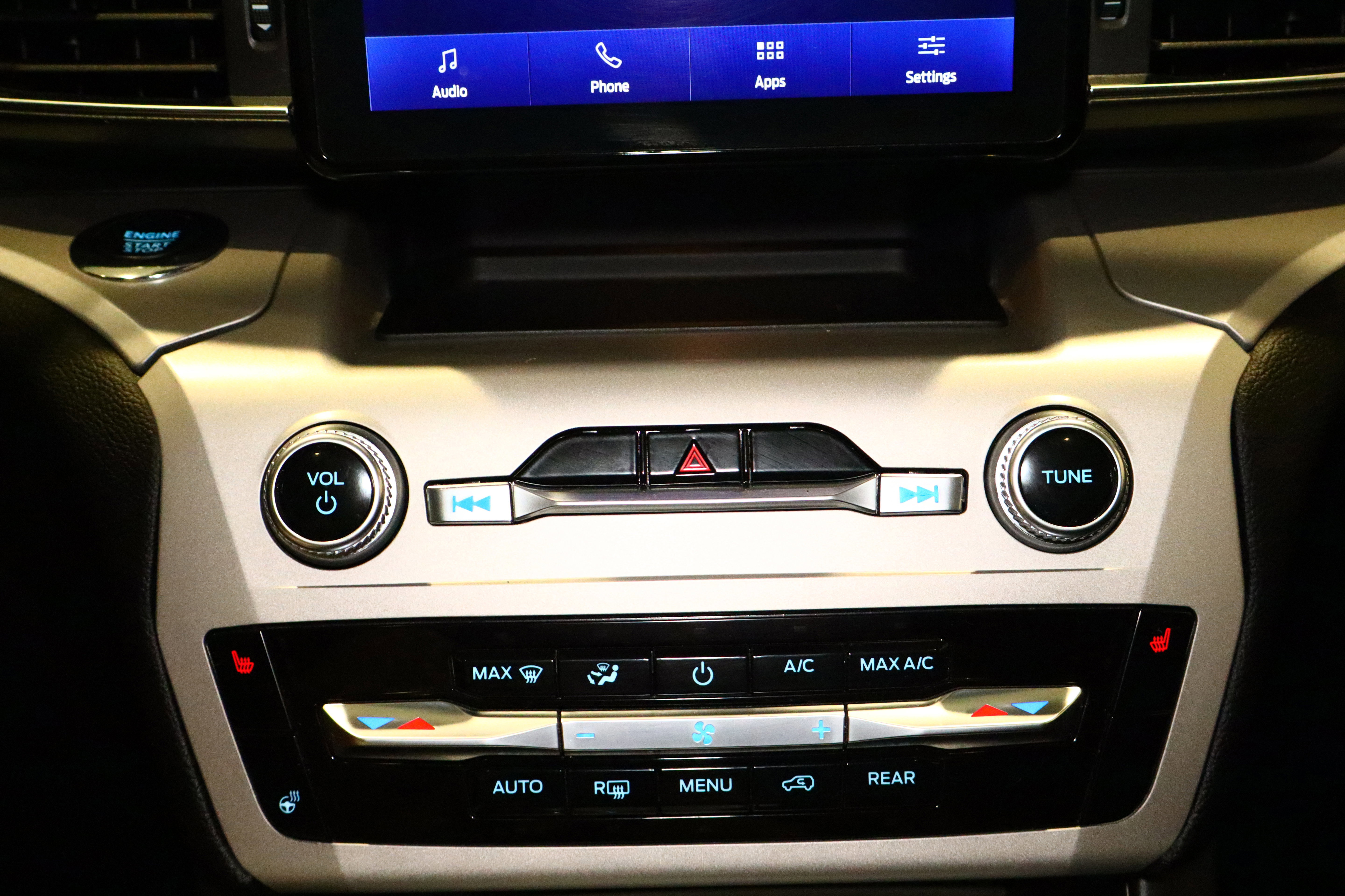 Used 2024 Ford Explorer XLT w/ Equipment Group 202A image 26