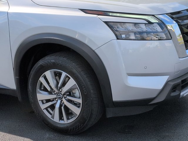 Certified 2025 Nissan Pathfinder SL image 9