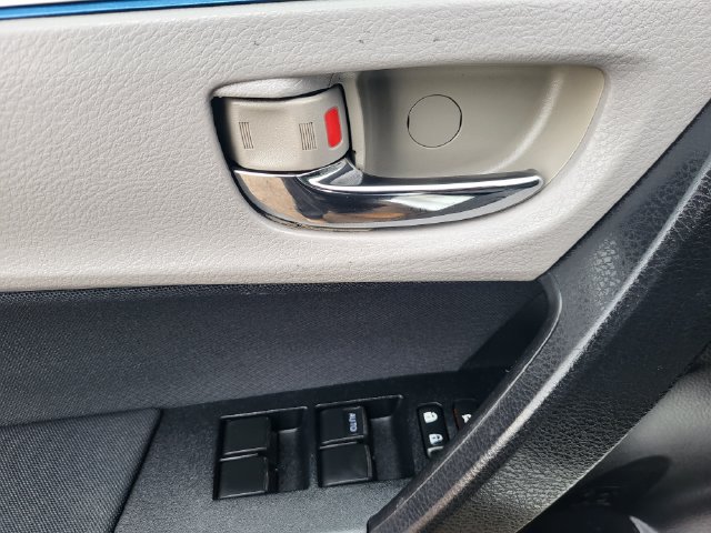 Used 2016 Toyota Corolla LE FWD image 12