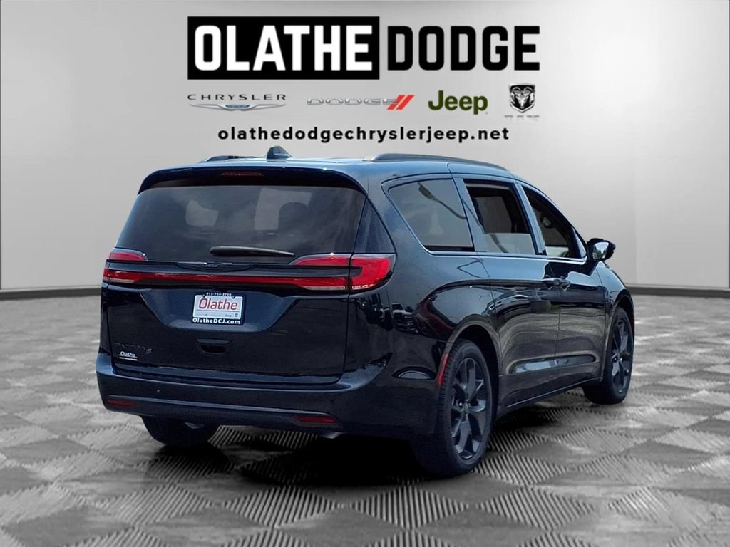 New 2026 Chrysler Pacifica Select w/ S Appearance Package FWD image 29