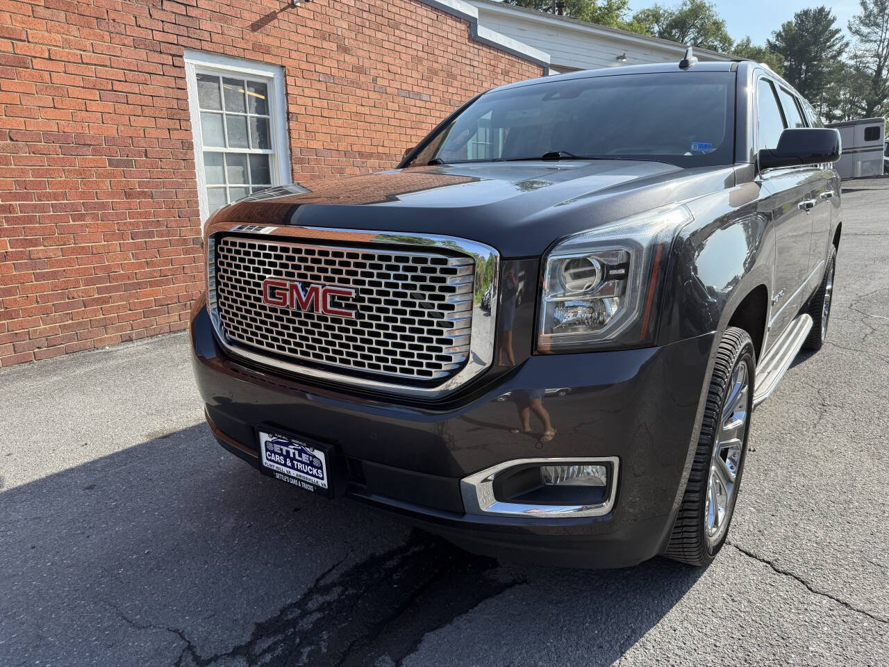 Used 2016 GMC Yukon XL Denali w/ Open Road Package AWD/4WD image 3