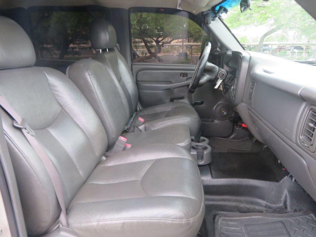 Used 2006 Chevrolet Silverado 2500 2WD Crew Cab image 33