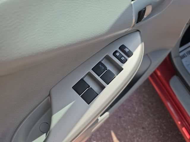 Used 2013 Toyota Corolla LE FWD image 11