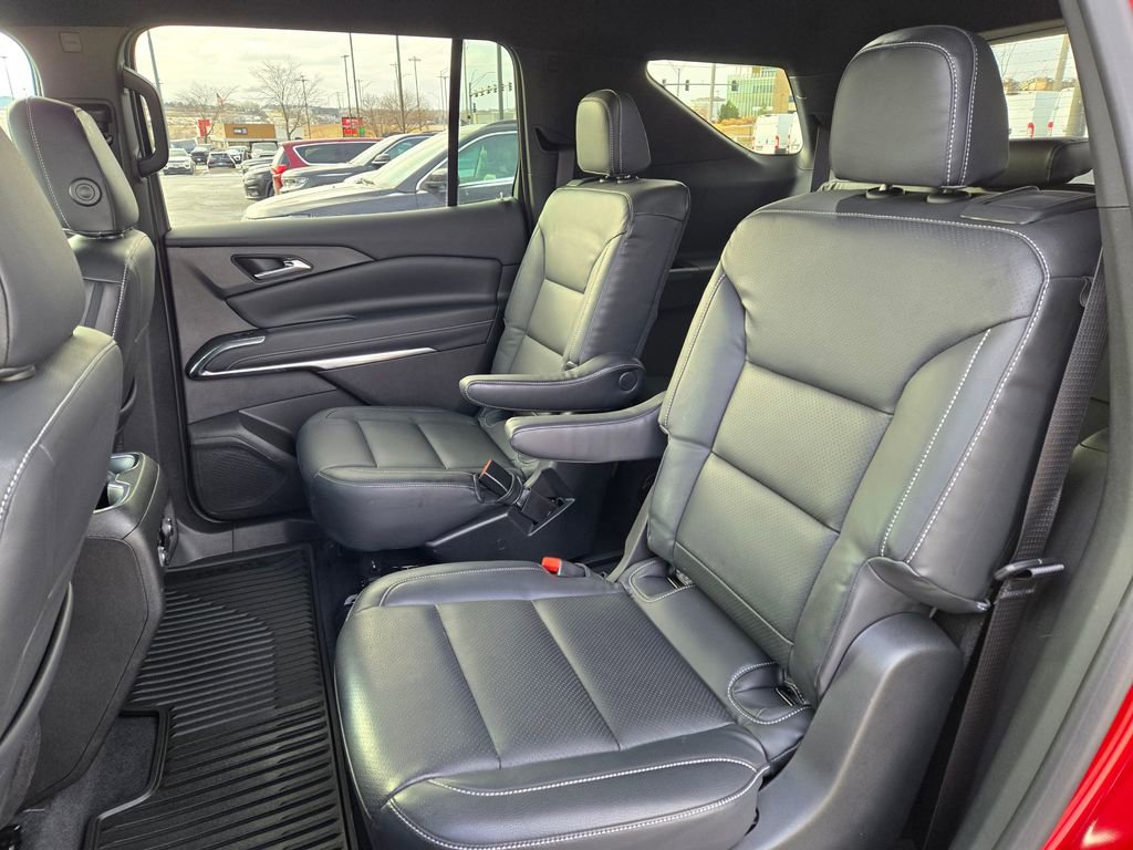 Used 2025 Chevrolet Traverse LT image 27