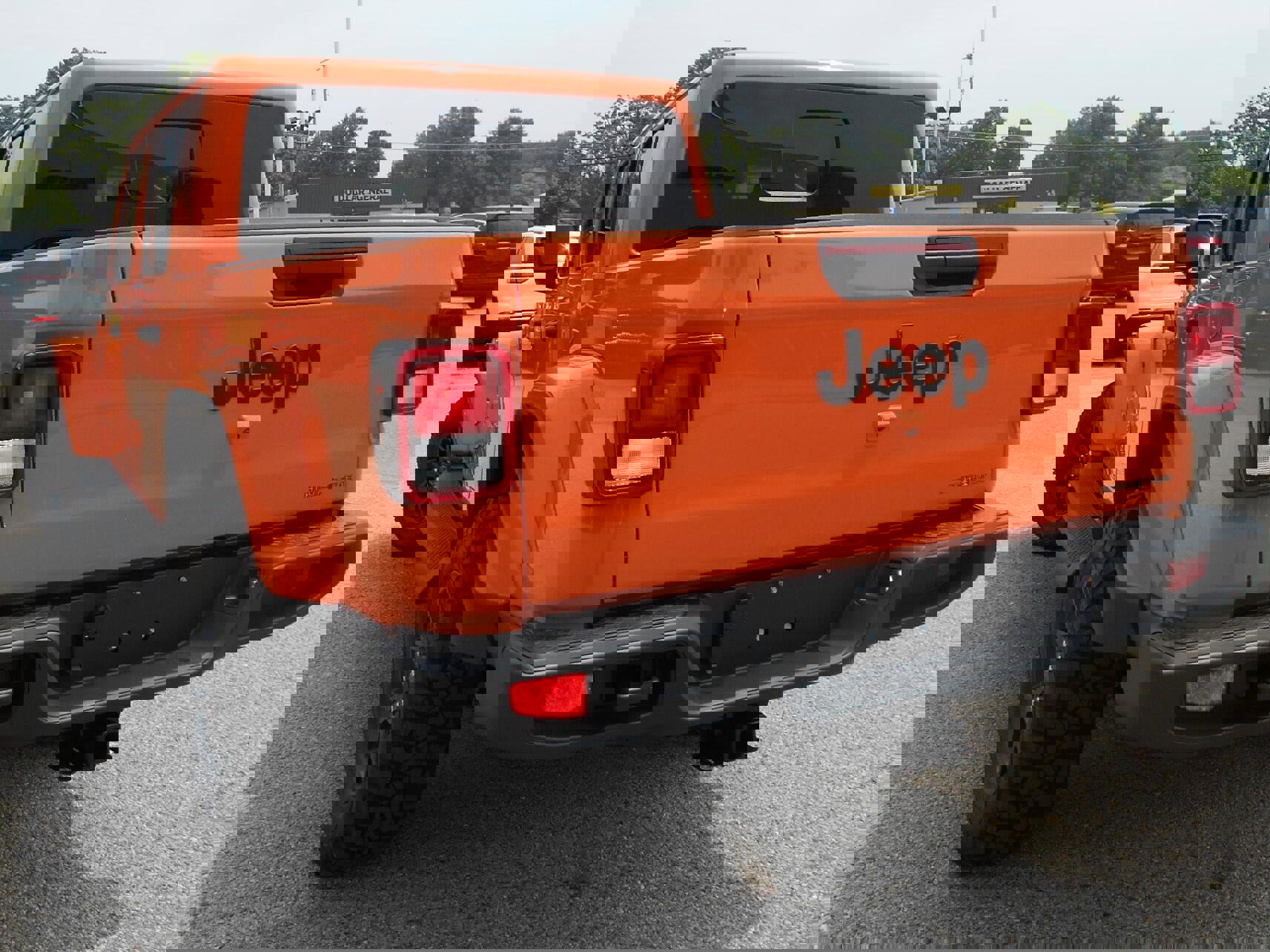 New 2025 Jeep Gladiator Sport image 3