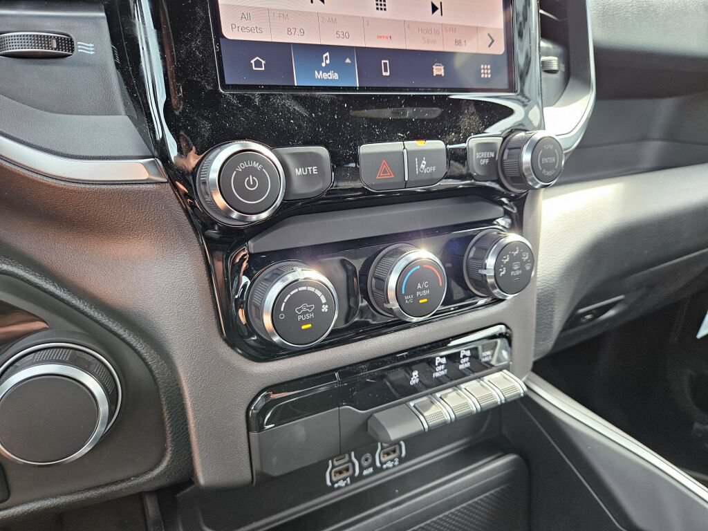 New 2026 RAM 1500 Express AWD/4WD image 23