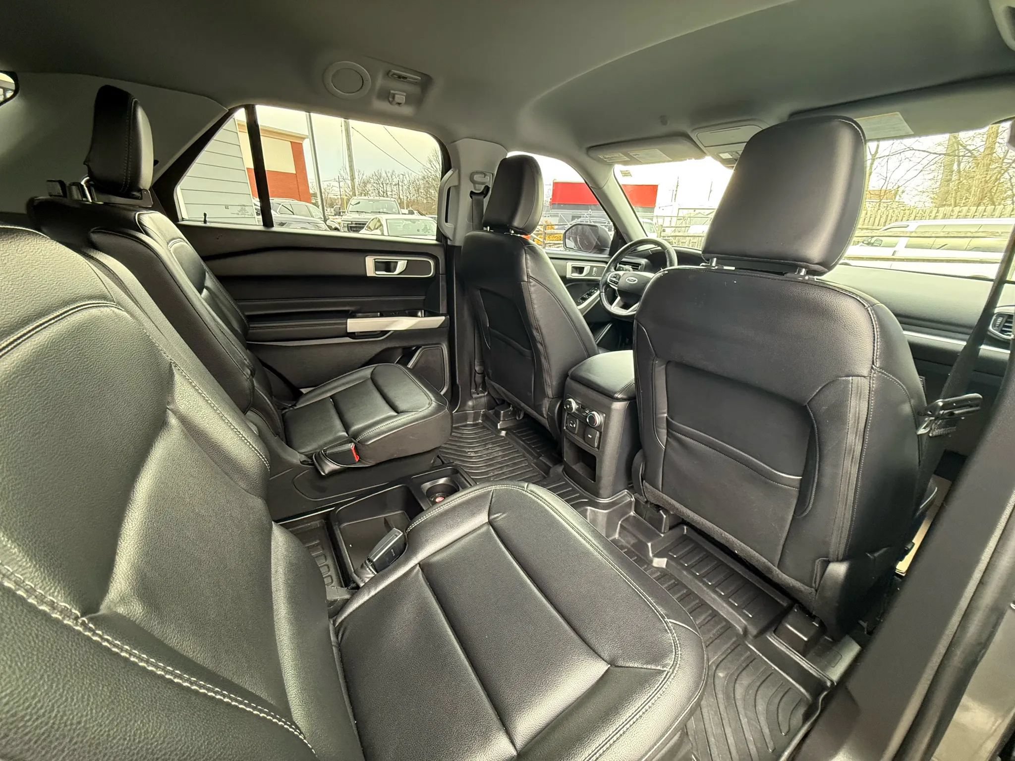 Used 2021 Ford Explorer XLT w/ Equipment Group 202A AWD/4WD image 27
