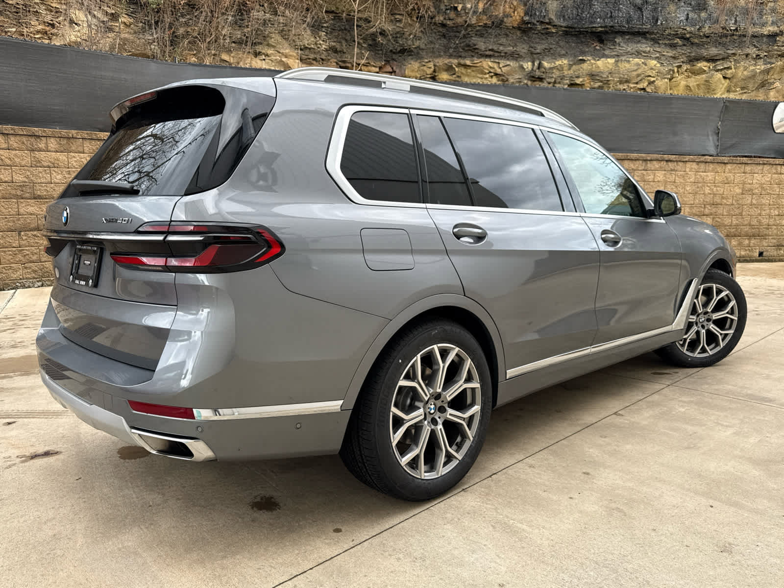 Certified 2023 BMW X7 xDrive40i w/ Premium Package AWD/4WD image 3