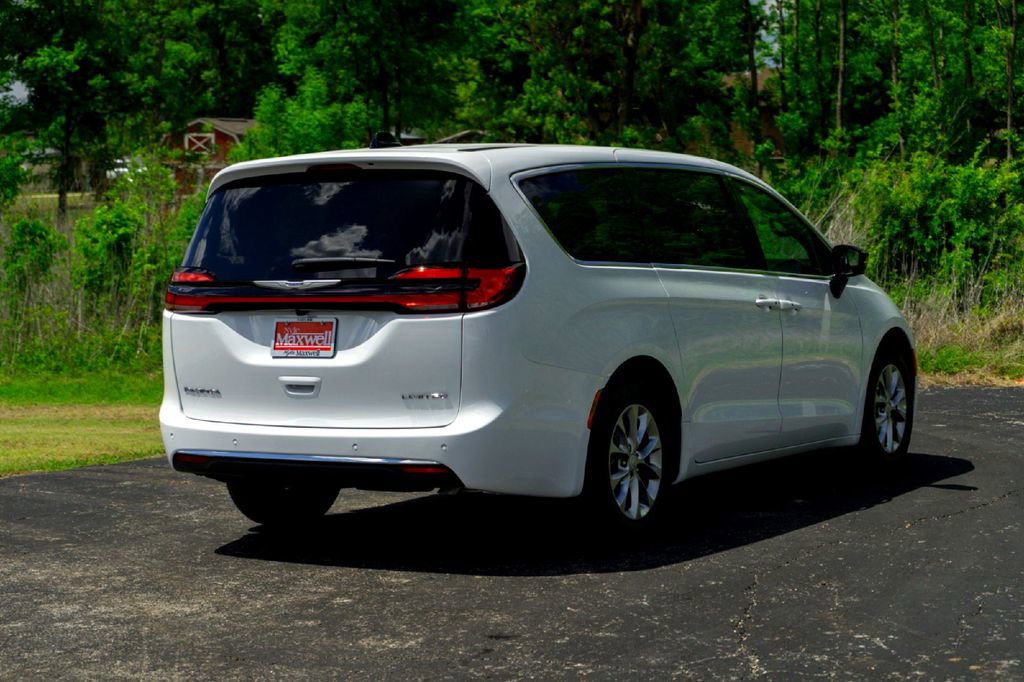 New 2026 Chrysler Pacifica Limited FWD image 6