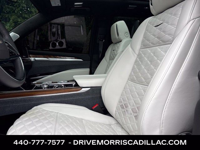 Certified 2025 Cadillac Escalade Sport Platinum w/ LPO, ONYX Package AWD/4WD image 32