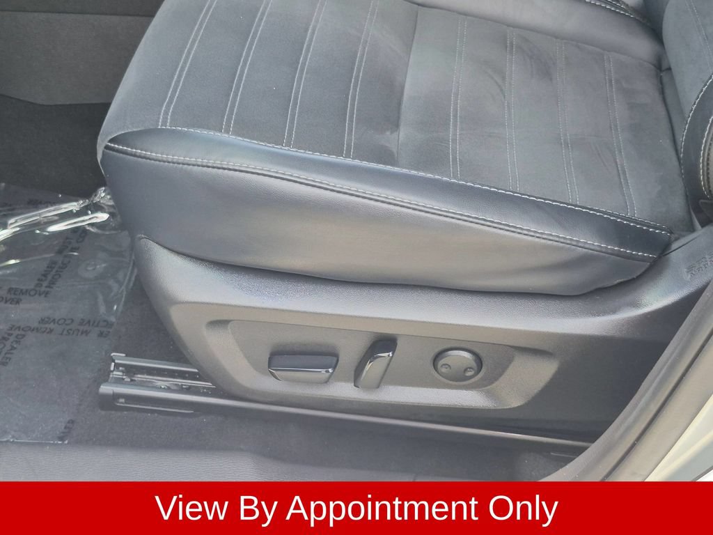 Used 2025 Mitsubishi Outlander SE AWD/4WD image 23