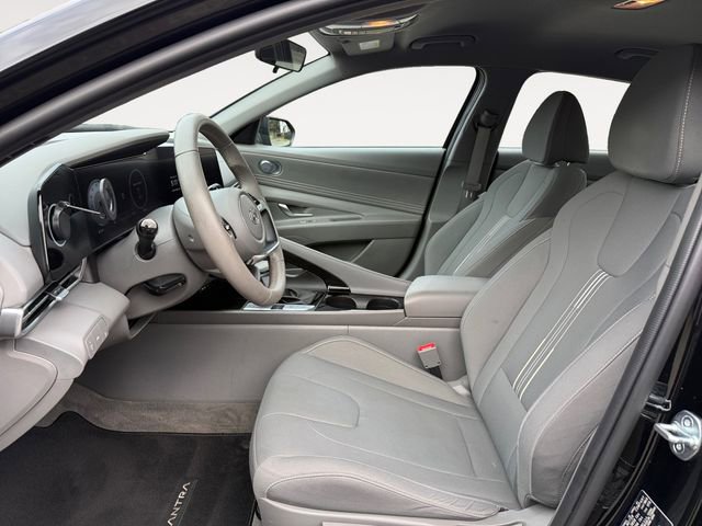 Used 2023 Hyundai Elantra SEL w/ Convenience Package FWD image 9