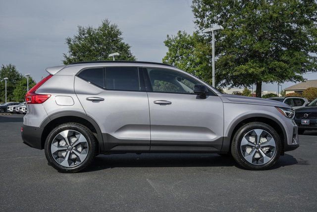 Used 2026 Volvo XC40 B5 Plus w/ Protection Package Premier image 4
