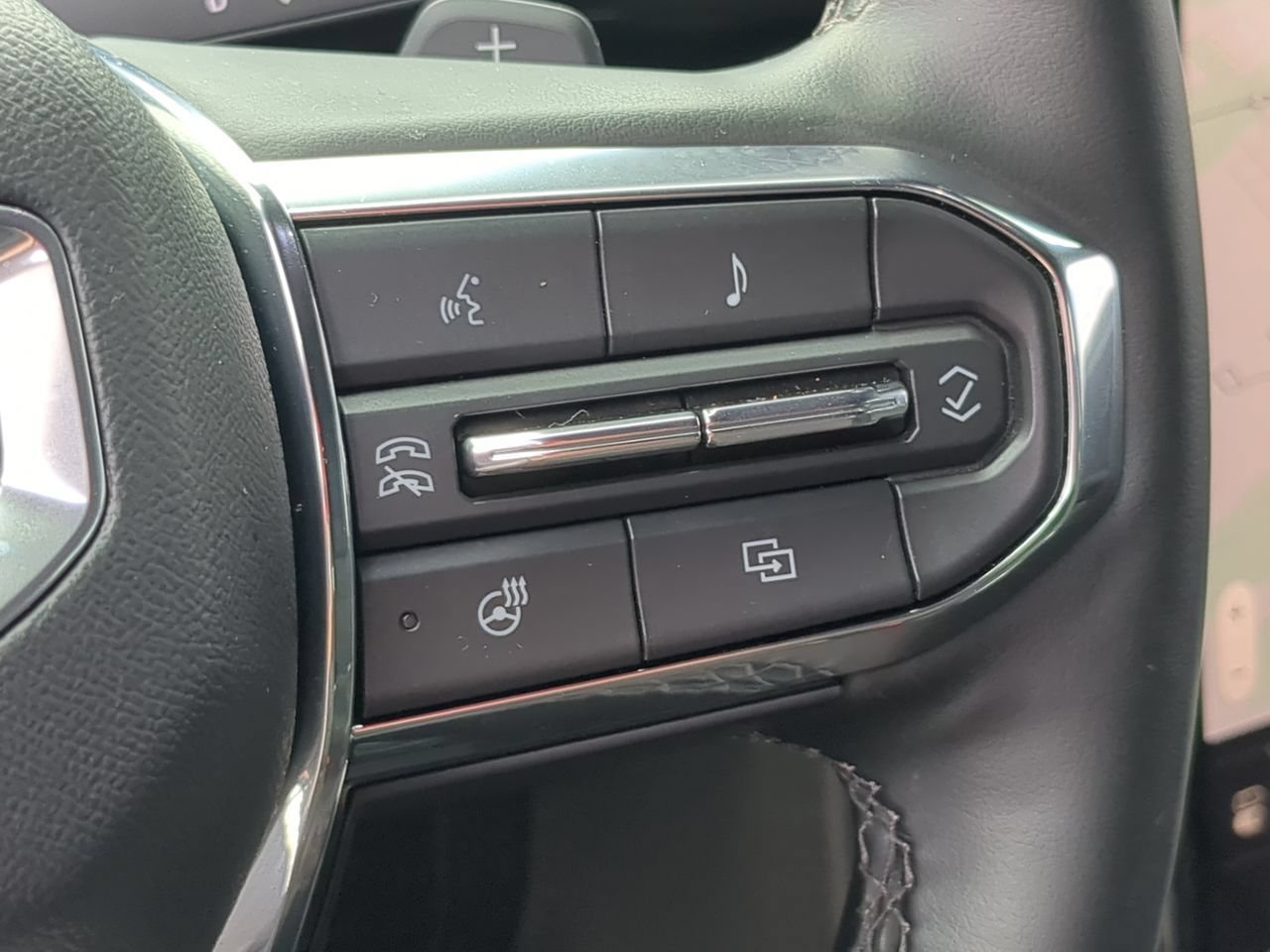 Used 2025 GMC Yukon Elevation AWD/4WD image 36