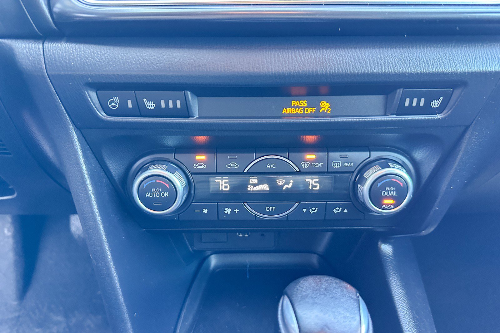 Used 2018 MAZDA MAZDA3 Grand Touring w/ Premium Equipment Package image 18