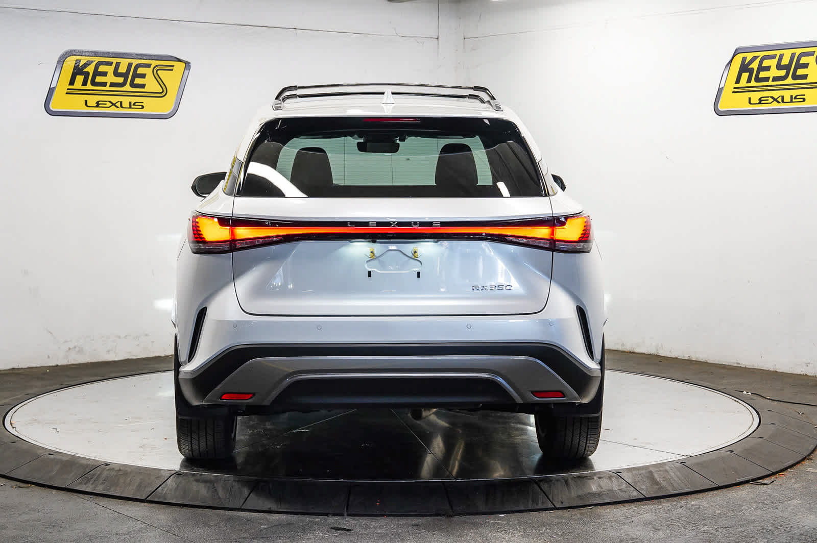 Used 2025 Lexus RX 350 Premium Plus FWD image 3